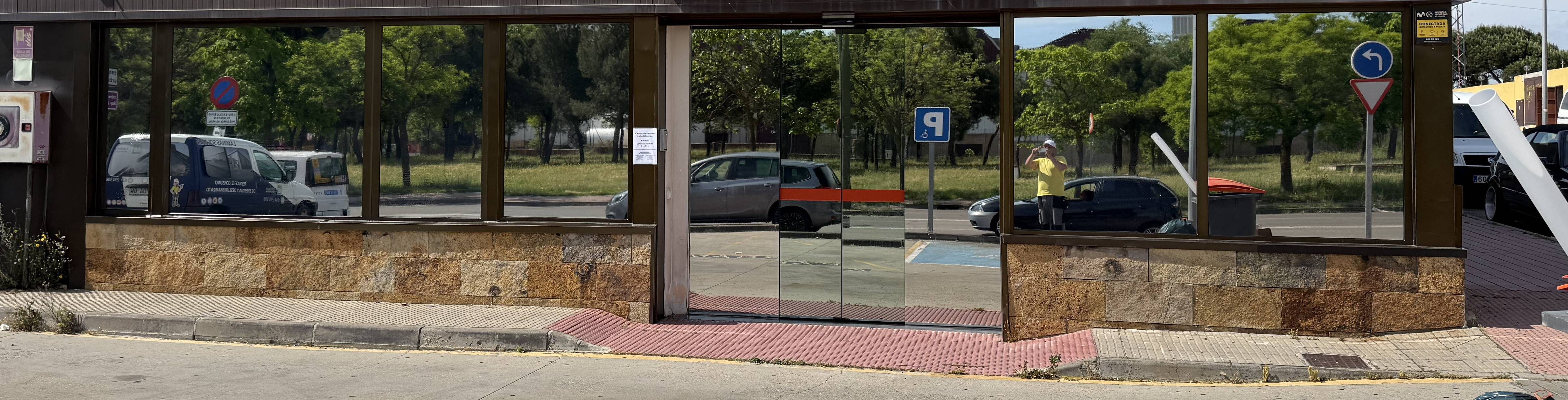 Instalación de láminas solares en oficina de Alcorcón (Madrid)